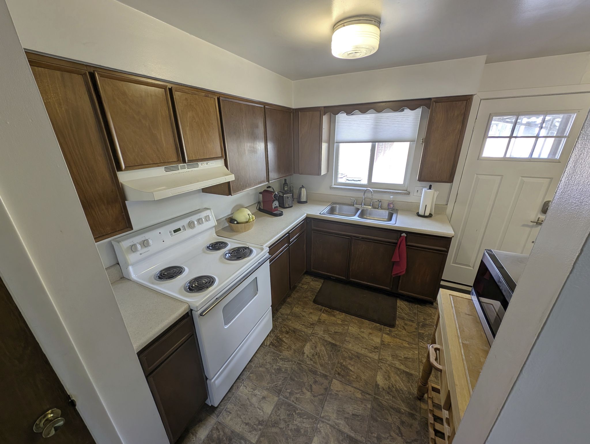 39th avenue two br furnished 07